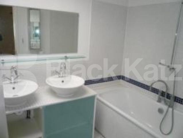 			GREAT LOCATION!!!, 3 Bedroom, 1 bath, 1 reception Flat			 Muswell Ave, MUSWELL HILL N10